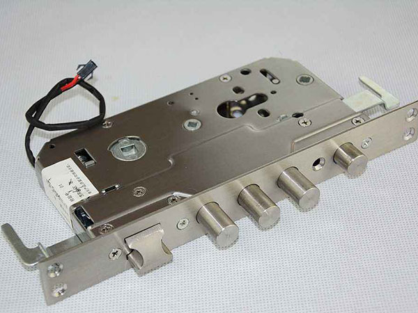 建华24小时上门开锁公司