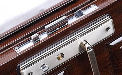 建华24小时上门开锁公司