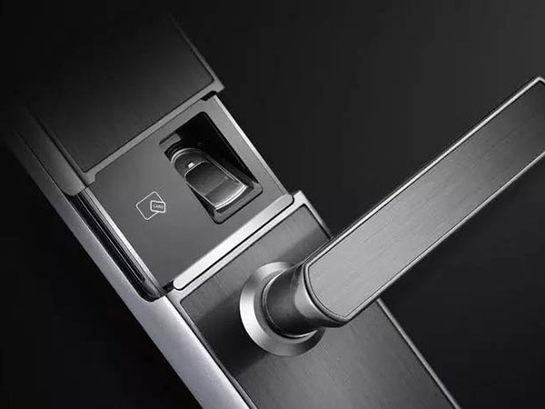 建华24小时上门开锁公司